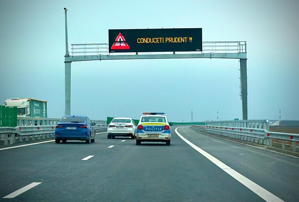 Trafic restricționat pe A7 și restricții de circulație de Paște pe mai multe drumuri naționale Traficul rutier va fi perturbat în această săptămână pe Autostrada A7 și pe mai multe drumuri naționale, din cauza unor lucrări și a restricțiilor instituite pentru sărbătorile pascale