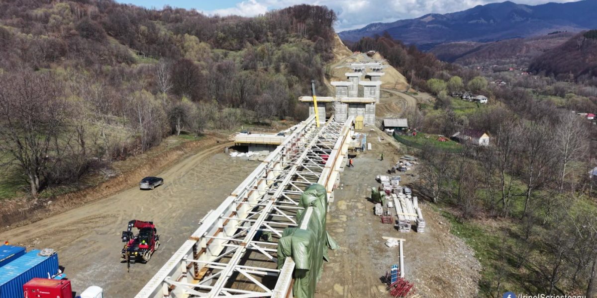 Șantier COLOȘAL pe autostrada spre Vest: Peste 1000 de muncitori la treabă!