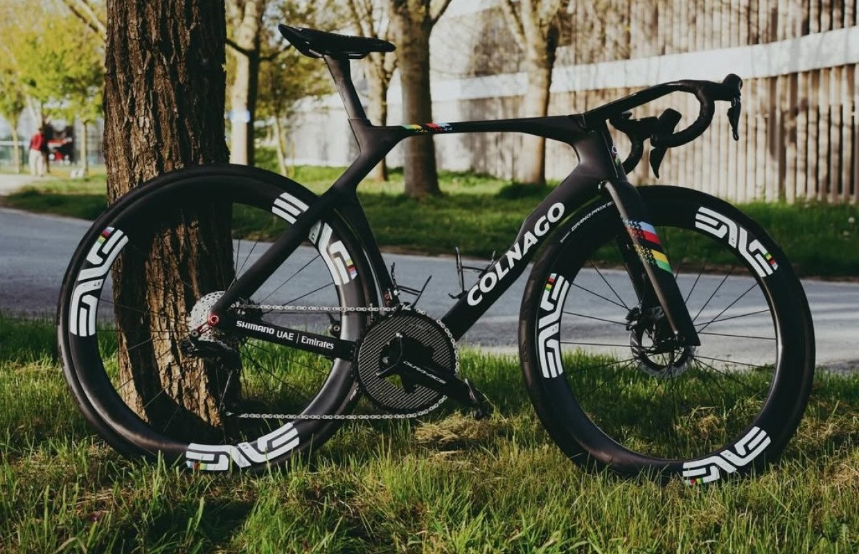 Pogacar, pregătit de Paris-Roubaix 2026: Vezi bicicleta campionului