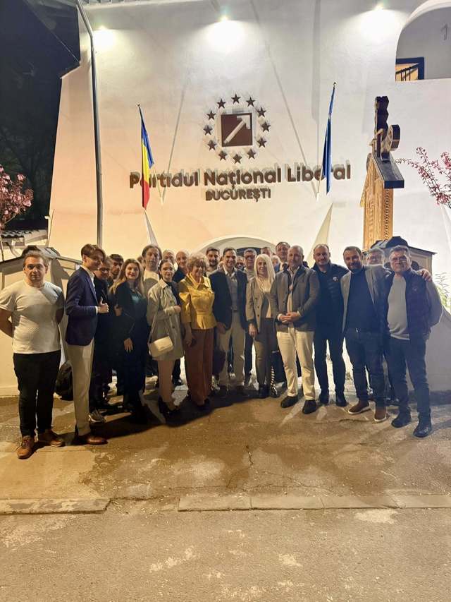 Bolojan, apariție-surpriză la PNL București: Burduja, despre politica ”cu spatele drept”