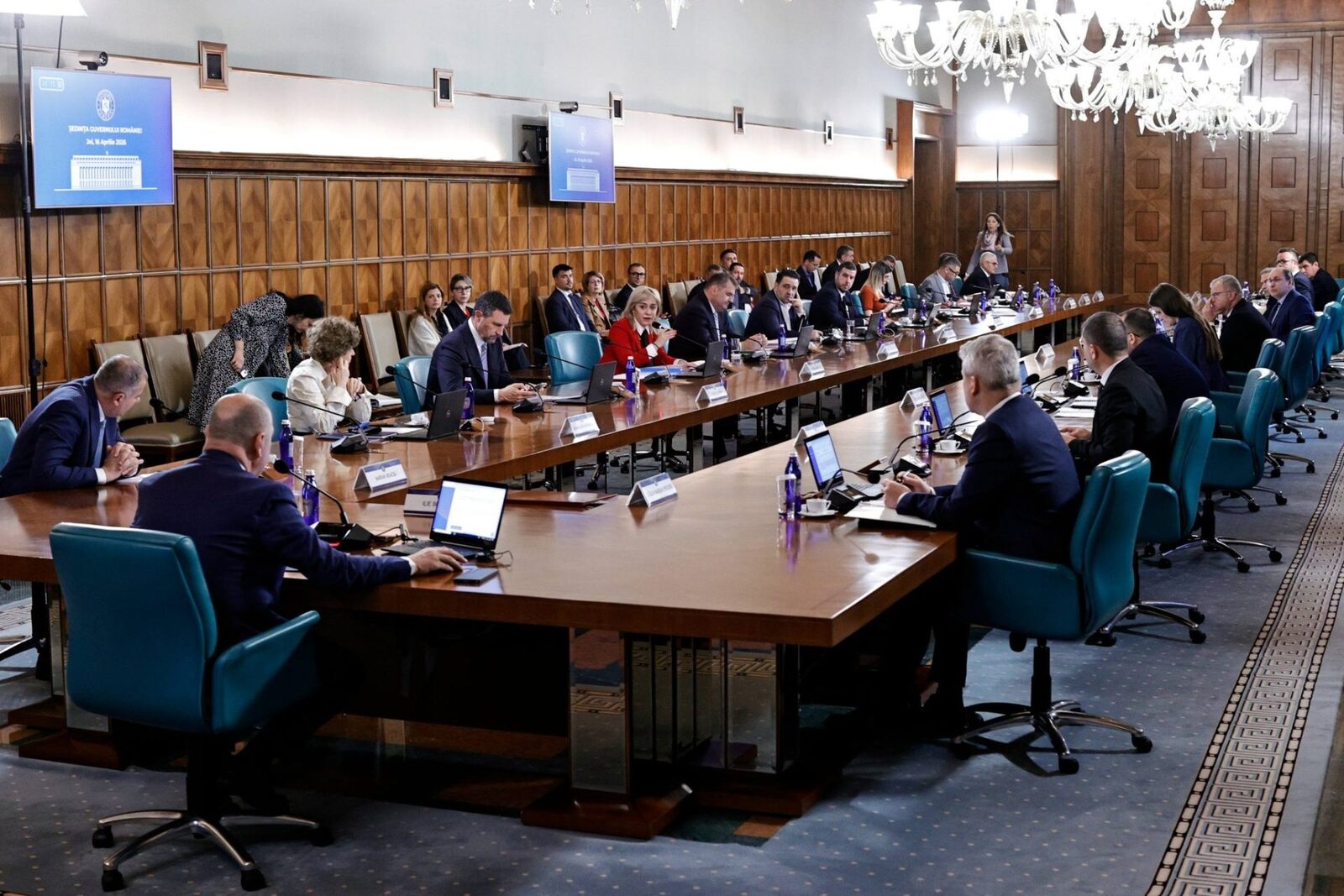PNL cere demisia premierului într-o criză politică majoră în România