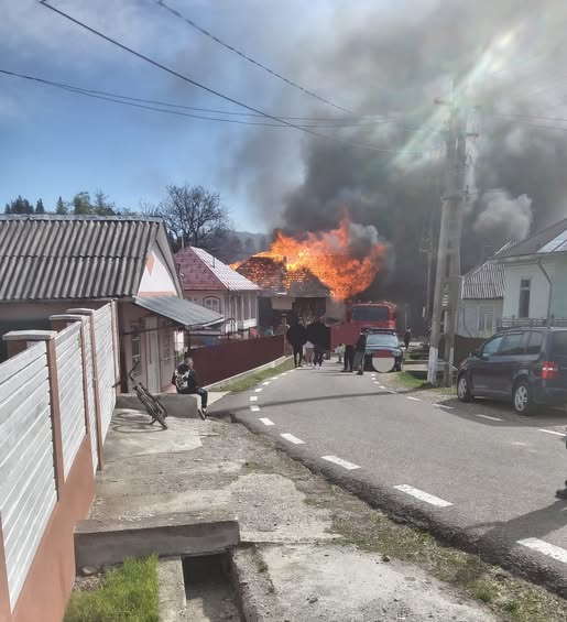 Bolojan, după incendiul din Soveja: Guvernul promite ajutoare familiilor afectate