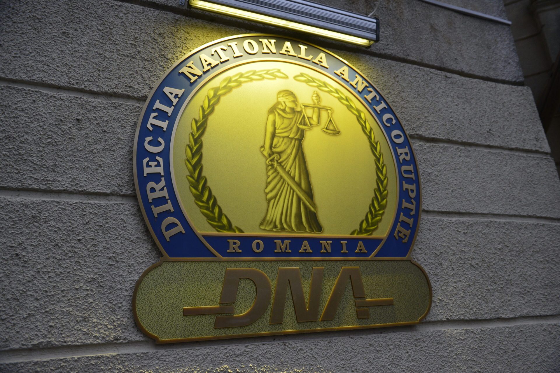 O anchetă DNA a scos la iveală un posibil caz de corupție în județul Argeș, implicând funcționari publici și o firmă privată