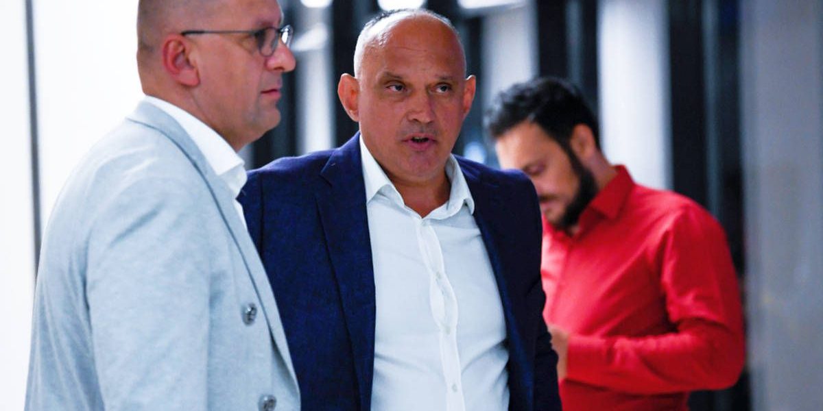 Prunea a asistat șocat: Selymes, schimbare după 10 minute cu un jucător nou!