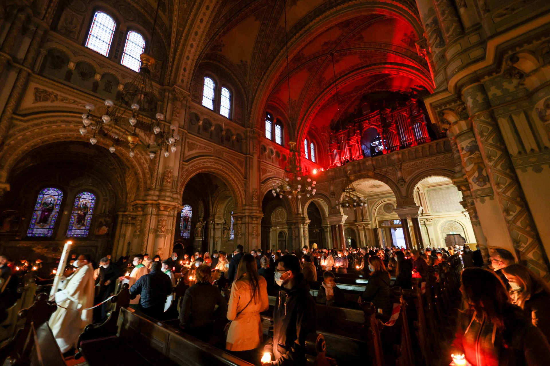 Pe măsură ce Paștele ortodox 2026 se apropie, românii încep pregătirile spirituale și gospodărești pentru sărbătoare