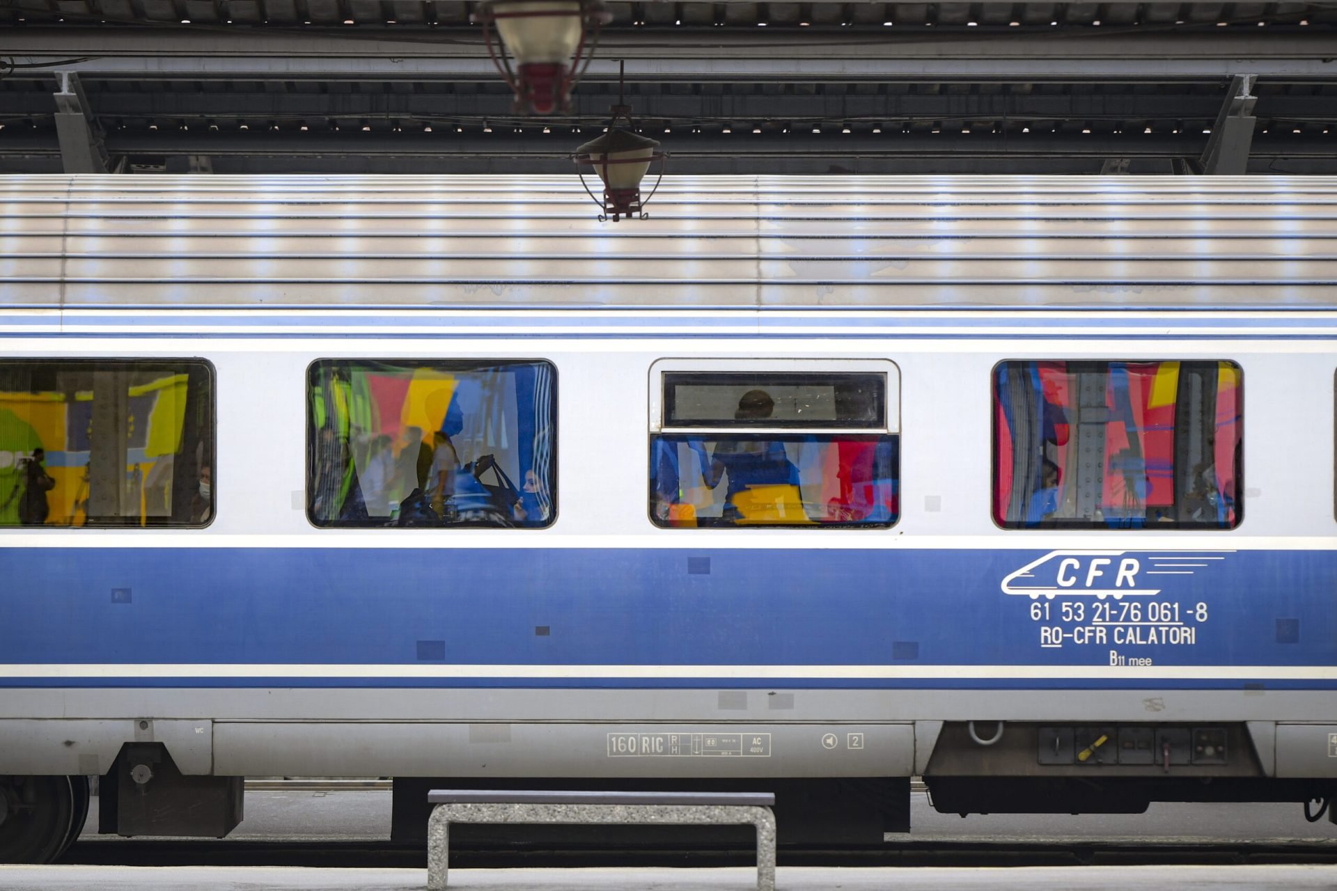 Copac pe șine: Trenurile blocate pe ruta Brașov-Sighișoara