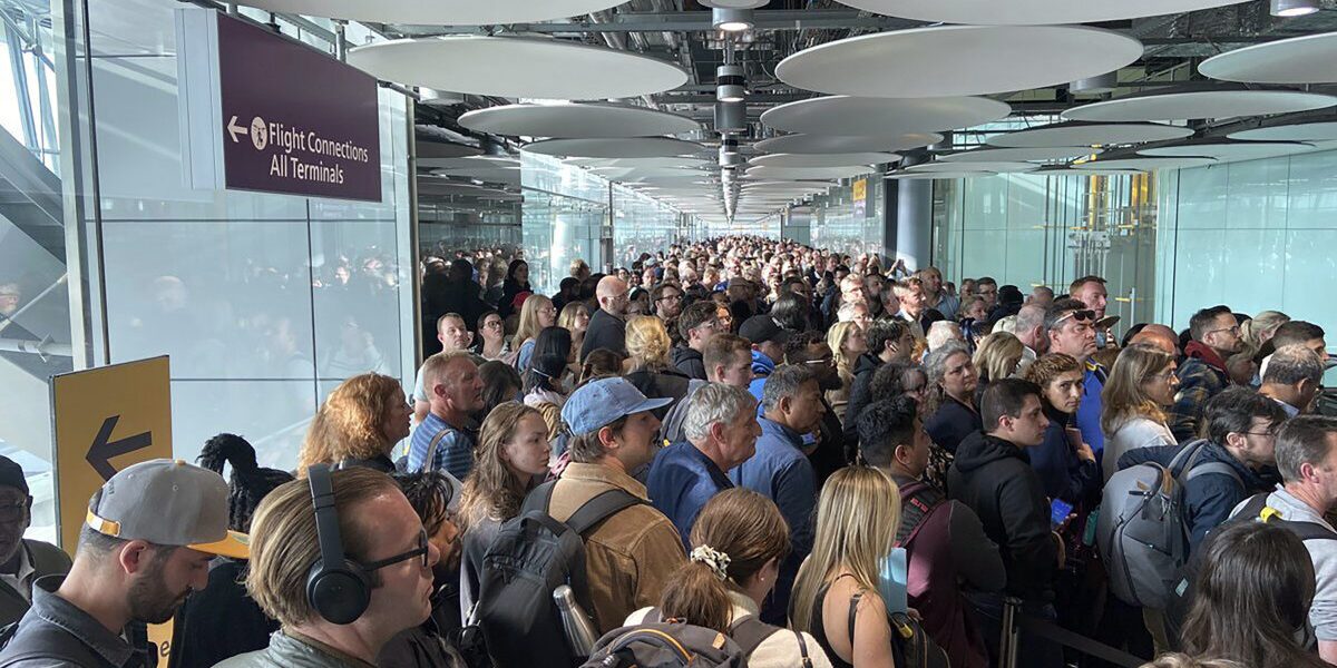 Blocați la Milano: Zeci de pasageri au leșinat pe aeroport