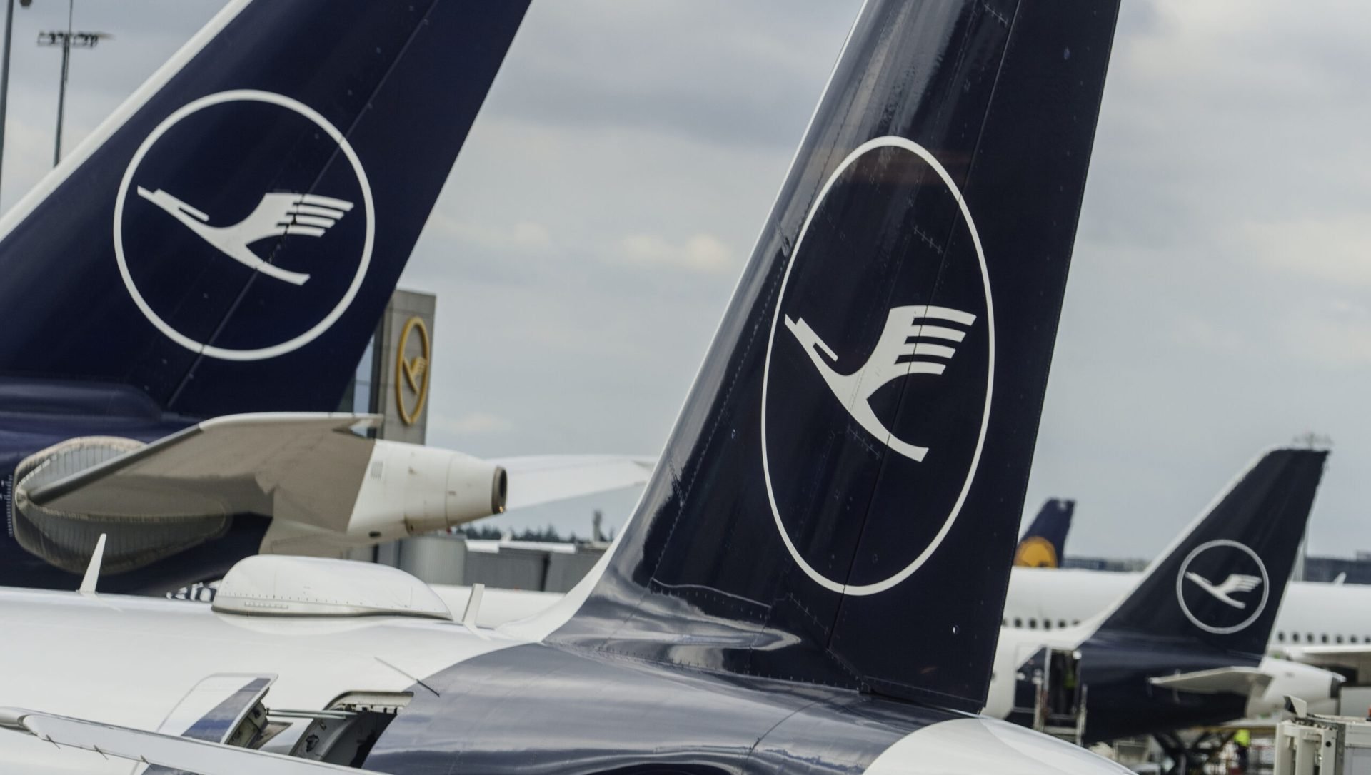 Traficul aerian dintre România și Germania este serios afectat vineri, după ce o grevă declanșată în cadrul companiei Lufthansa a dus la anularea a peste 20 de zboruri