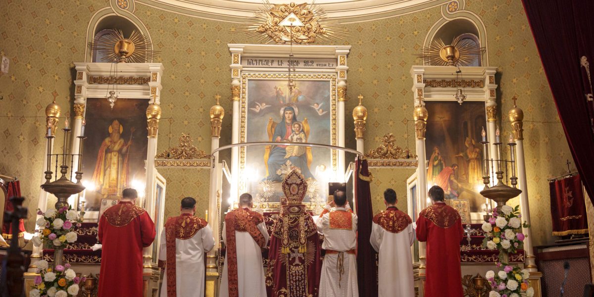 Mediafax urează Paște fericit: Hristos a înviat!