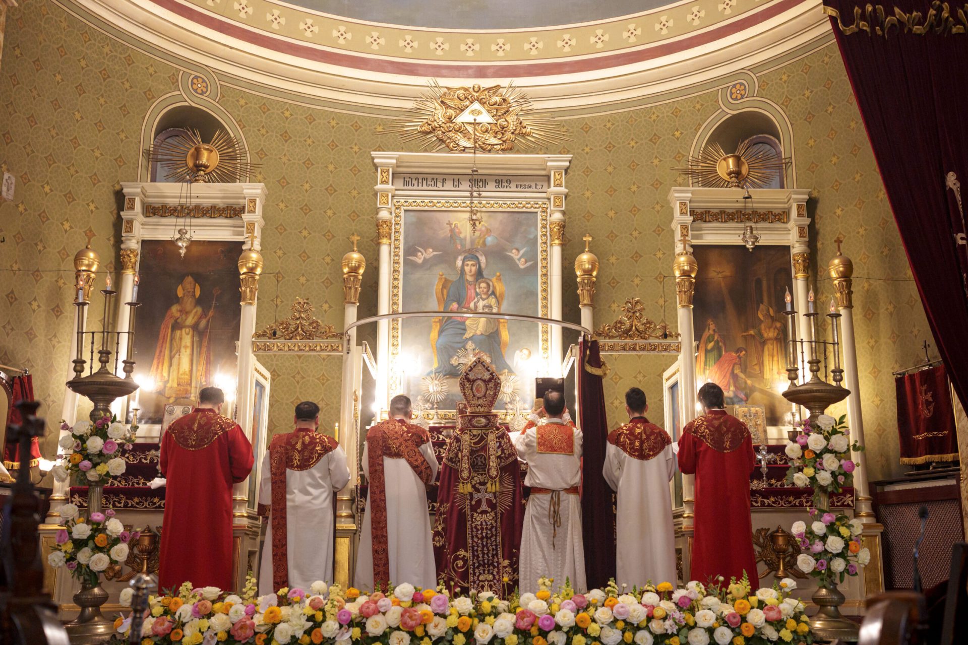 Mediafax urează Paște fericit: Hristos a înviat!