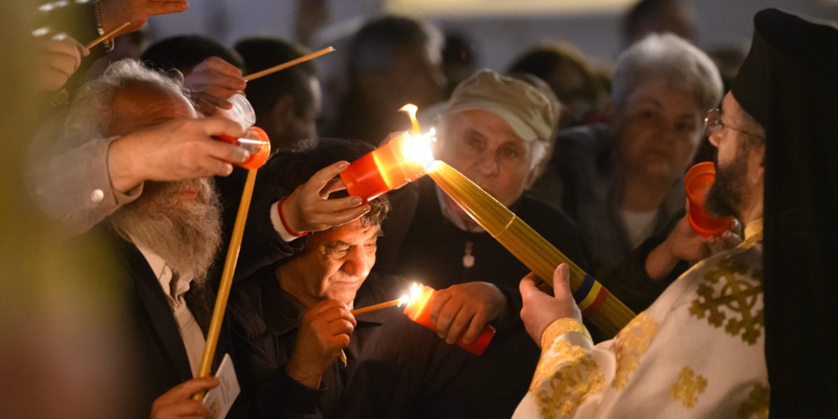 Slujba de Înviere la Patriarhie a început: Mii de credincioși celebrează Sărbătoarea Paștelui