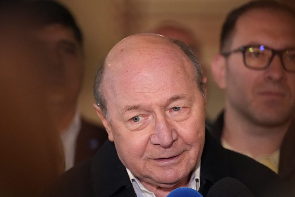 Băsescu, atac DUR după înfrângerea lui Orban: Trump și Putin, dați „cu capul de gard”