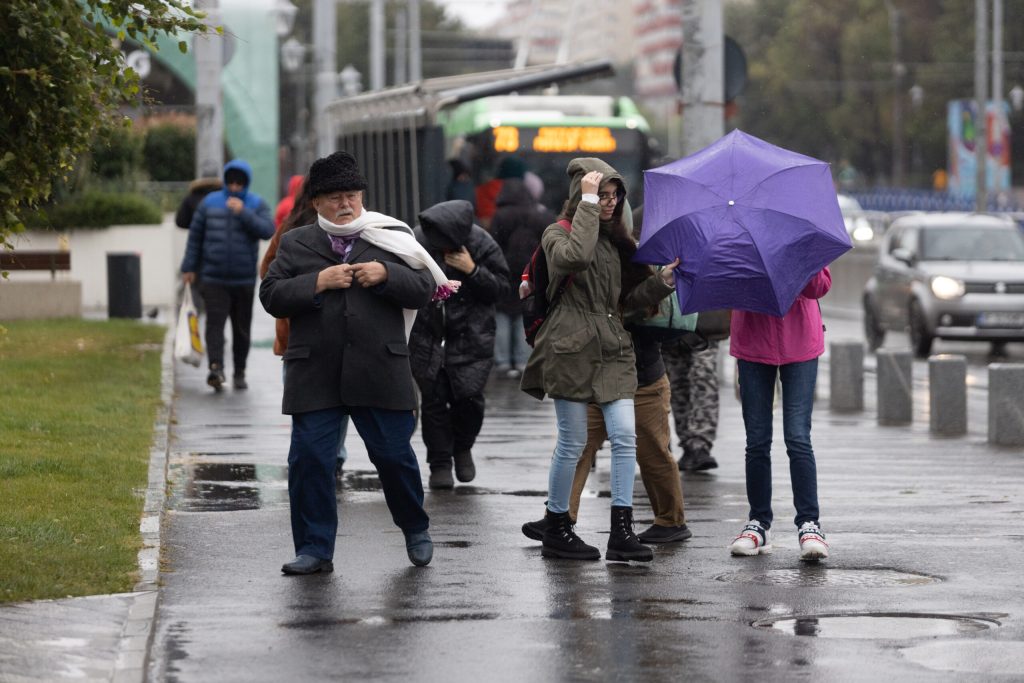 Temperaturile vor suferi fluctuații semnificative în perioada următoare, iar probabilitatea de precipitații va crește în majoritatea regiunilor din România începând cu data de 10 aprilie