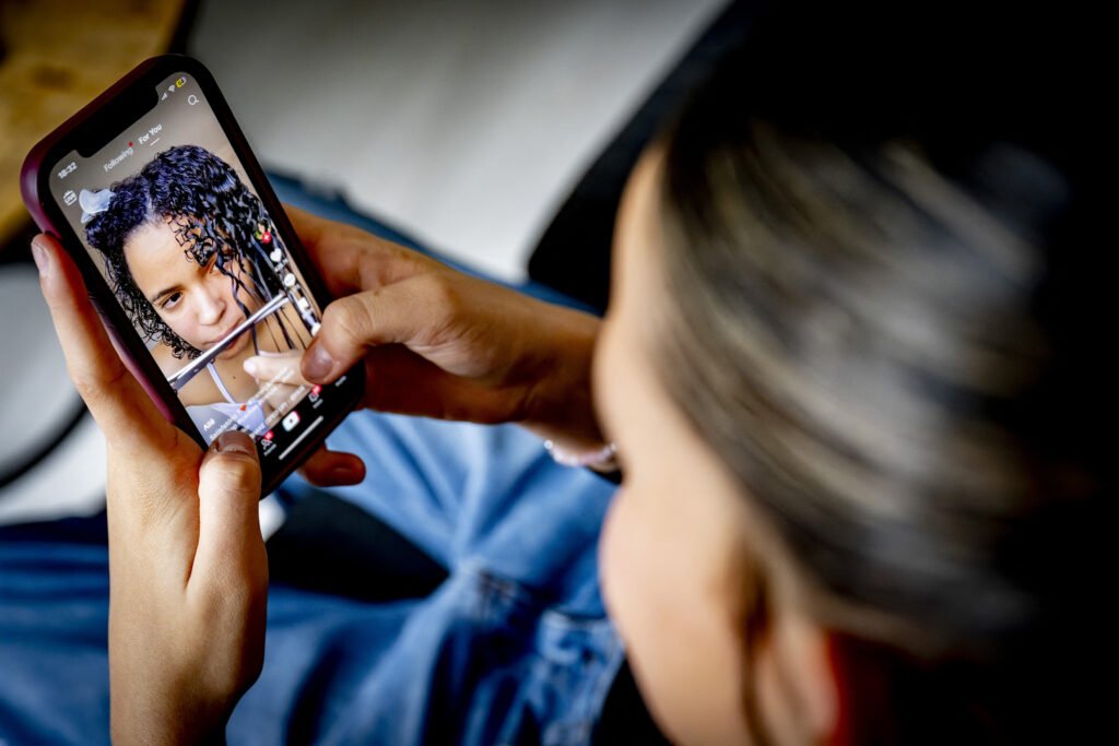 Grecia interzice rețelele sociale minorilor sub 15 ani