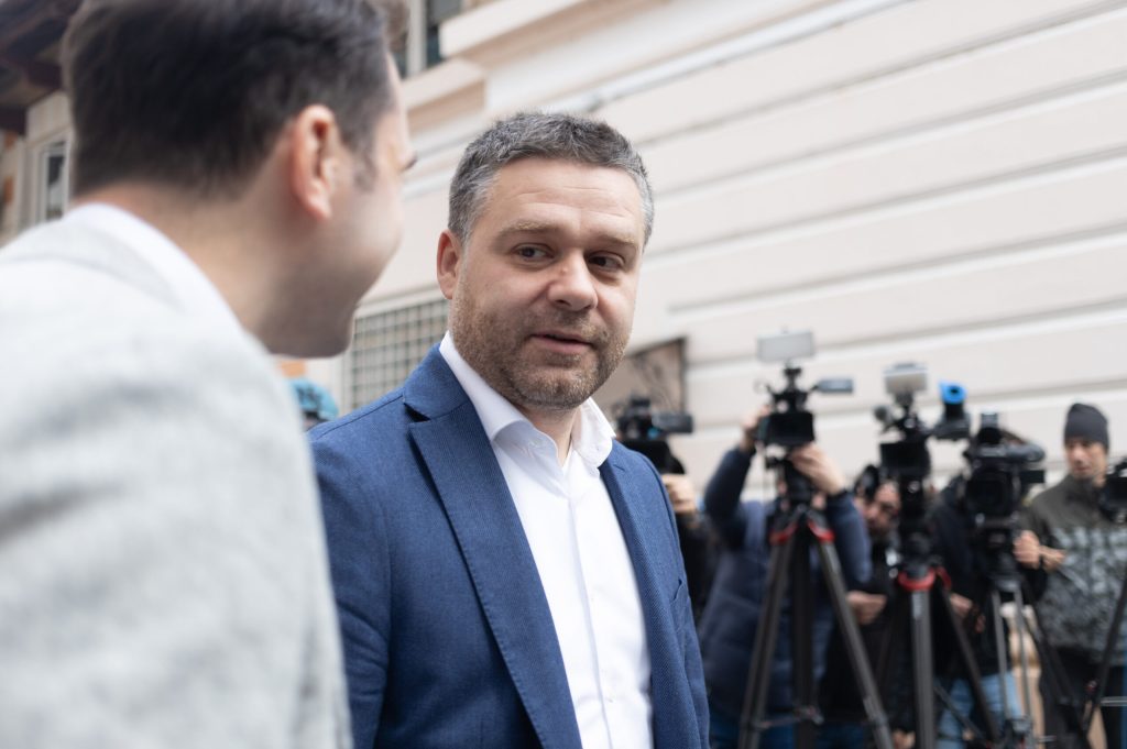 PNL sfidează PSD: Schimbarea premierului, un pas interzis?