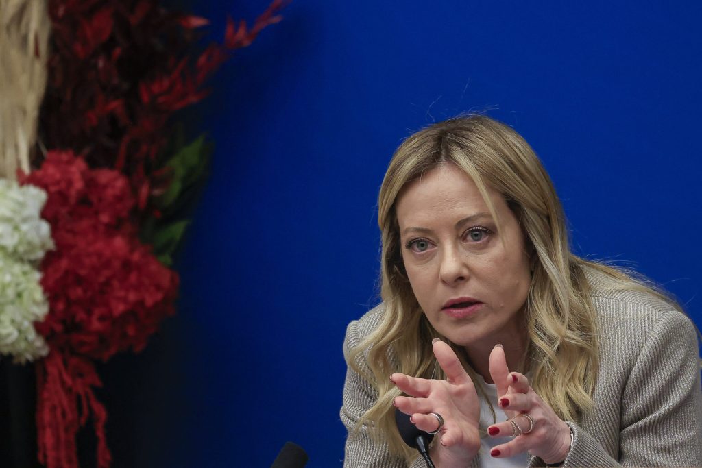 Meloni, furioasă pe Trump: „Critica Papei, inacceptabilă”