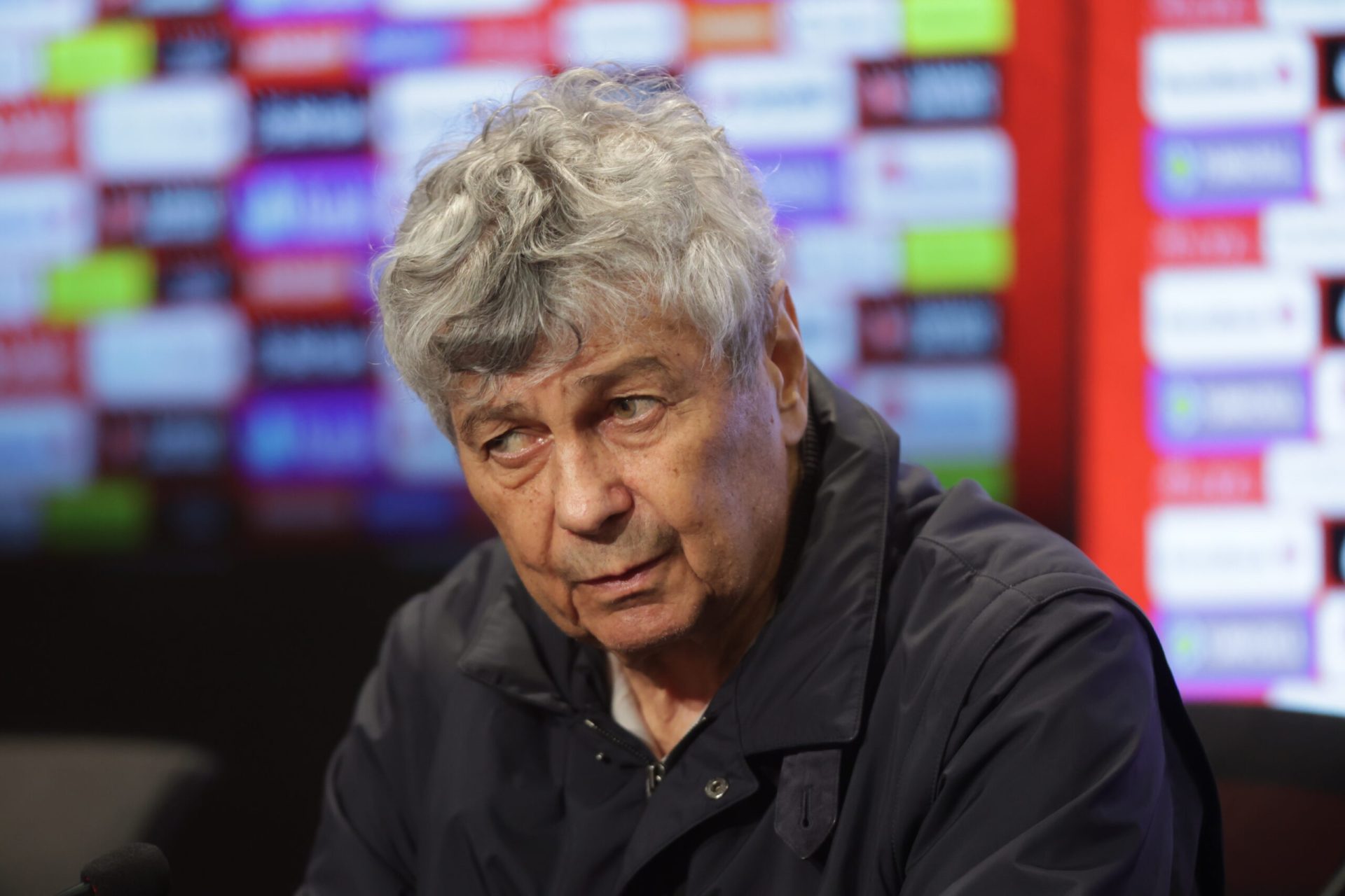 Mircea Lucescu, antrenorul cunoscut în fotbalul românesc, se află internat în stare critică la secția de terapie intensivă a Spitalului Universitar de Urgență București