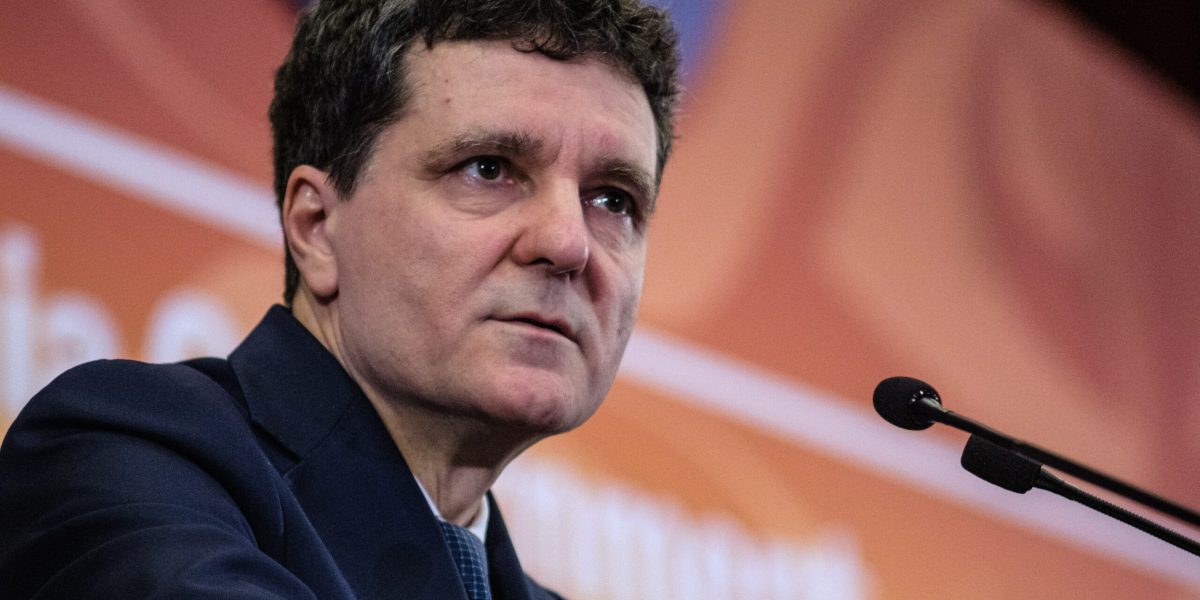 Societatea Timișoara cere ajutorul lui Nicușor Dan pentru Bolojan