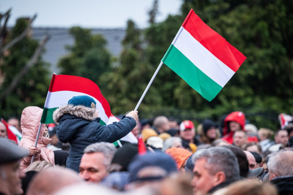 Orașul sfâșiat: Orban în umbră, speranța păcii pâlpâie
