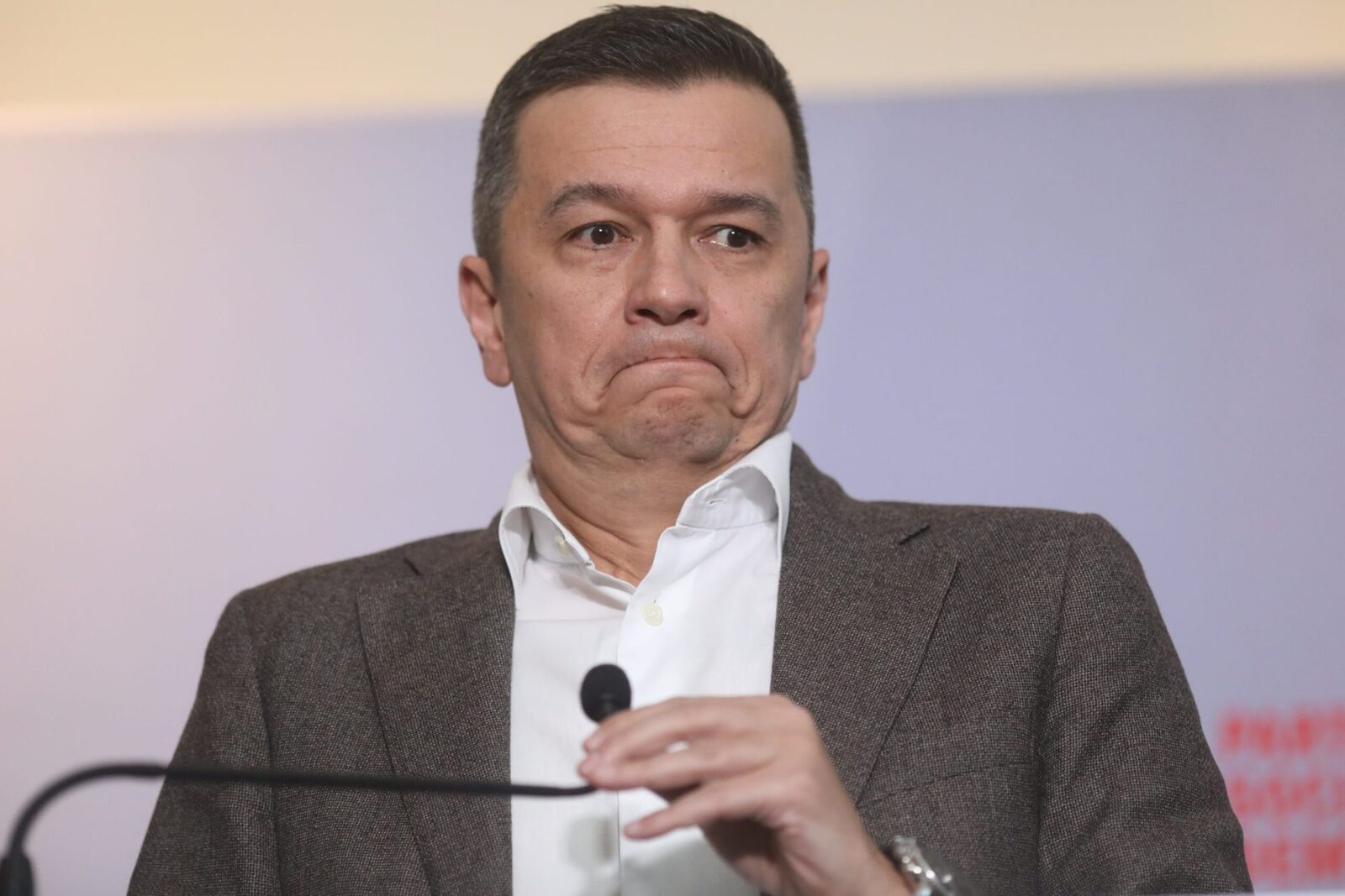 Stăm la pândă: Ce „șobolănisme” pregătesc politicienii, la vedere
