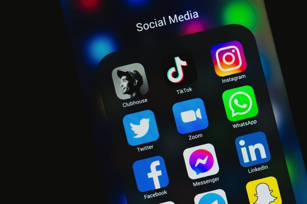Începând cu 1 ianuarie 2027, Grecia va interzice accesul copiilor sub 15 ani la principalele platforme de socializare online, precum Instagram, TikTok, Facebook și Snapchat