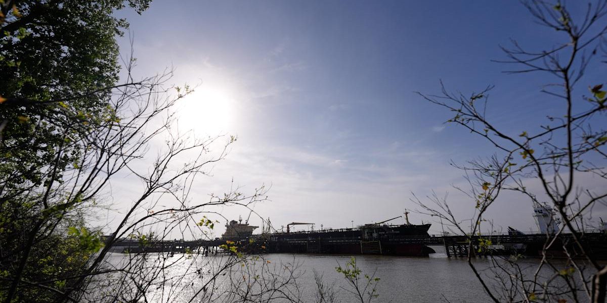 Bursele explodează: Armistițiul anunțat umflă futures Dow, S&P 500 și Nasdaq