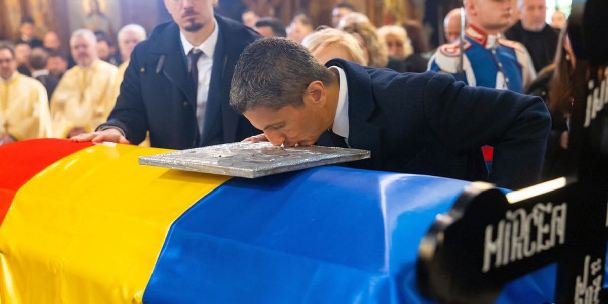 Imagini emoționante de la înmormântarea lui Mircea Lucescu. România, în doliu