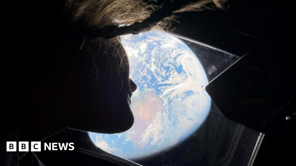 Misiunea Artemis II a trecut cu brio startul și continuă să fie un succes pentru NASA Artemis II a decolat cu succes joi, marcând un pas important în planurile NASA de a reveni pe Lună și de a extinde explorarea spațială umană