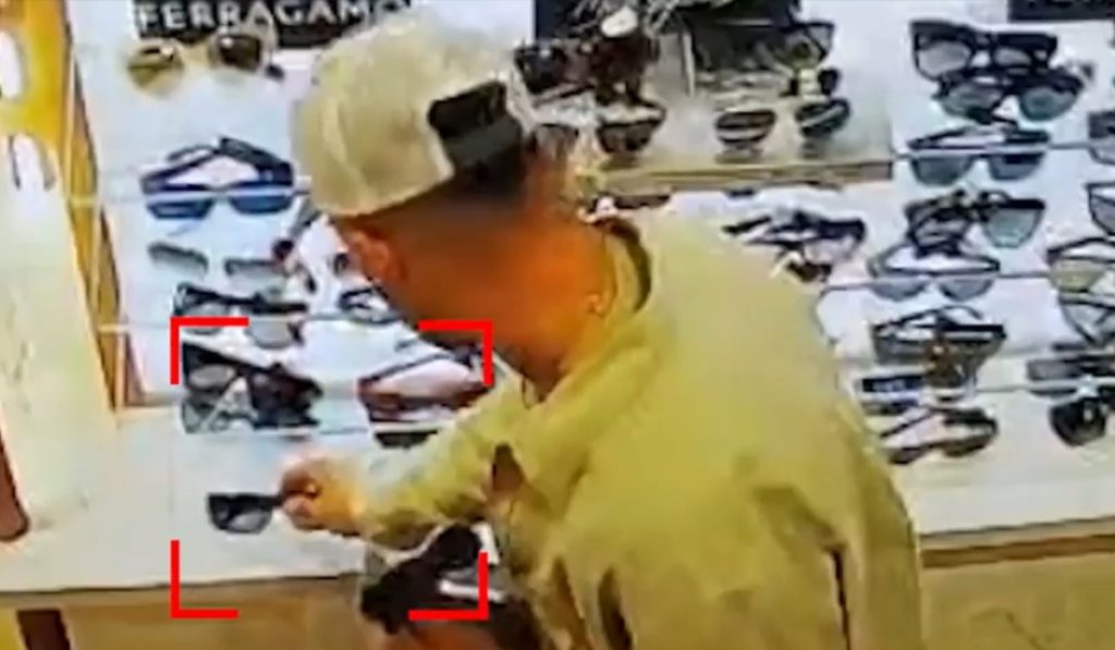 Fugar prins la Otopeni: Ultima lovitură eșuată, ochelari de 2.400 lei