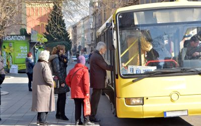 Transport GRATUIT pentru pensionari: Orașele cu bilete zero și condiții