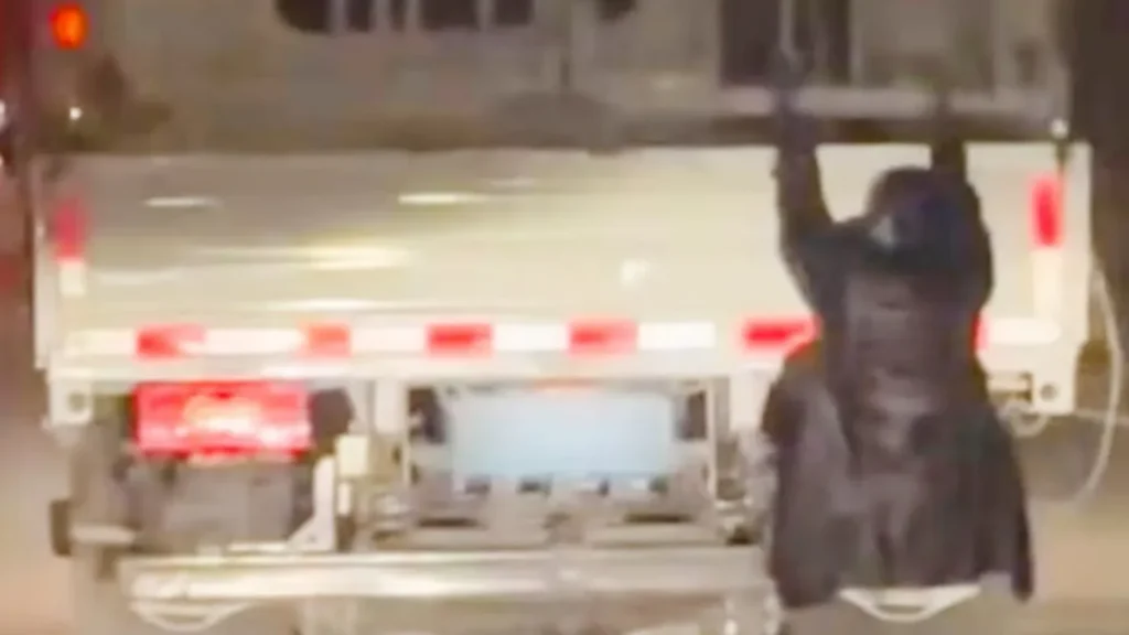 Camionul groazei: Polițiștii au dat de un „pasager” neașteptat