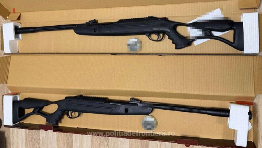 Két fegyver volt a csomagban