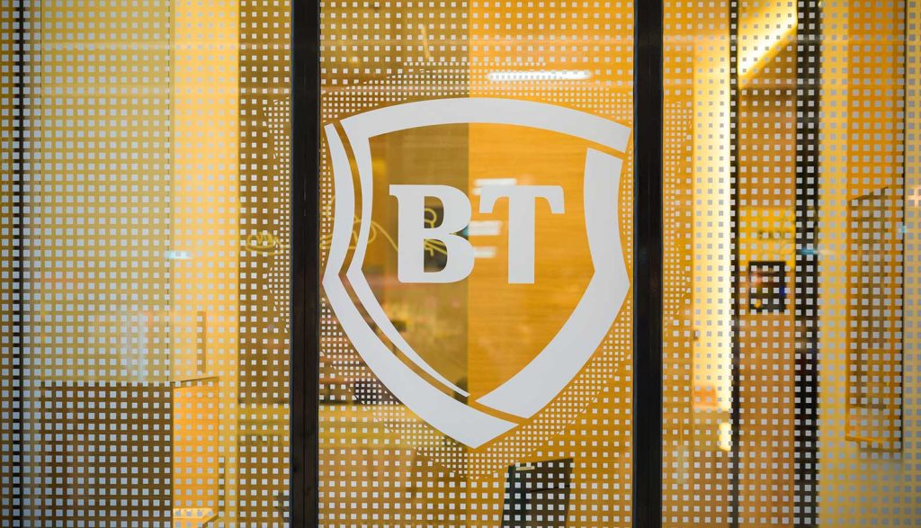 Banca Transilvania anunță programul pentru Paștele Ortodox 2026 și alternativele de banking non-stop București – Banca Transilvania (BT), cea mai mare instituție de credit din România, a comunicat programul unităților sale pentru perioada sărbătorilor pascale din 2026