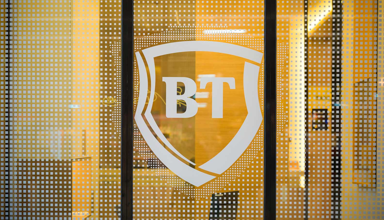 Banca Transilvania anunță programul pentru Paștele Ortodox 2026 și alternativele de banking non-stop București – Banca Transilvania (BT), cea mai mare instituție de credit din România, a comunicat programul unităților sale pentru perioada sărbătorilor pascale din 2026