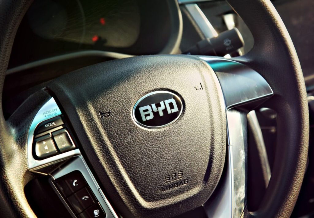 BYD, scandal de sclavie în Ungaria: Muncitori chinezi exploatați?