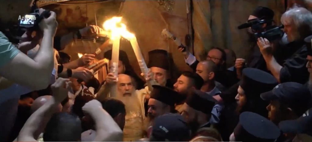 Biserica Sfântului Mormânt din Ierusalim își redeschide porțile după o perioadă de restricții, marcând un moment important pentru credincioși și permițând participarea la ceremonia primirii Sfintei Lumini, a anunțat joi Agenția Basilica a Patriarhiei Române