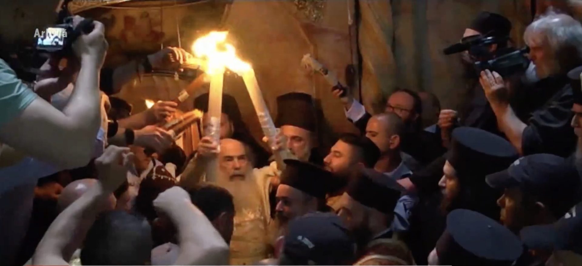 Biserica Sfântului Mormânt din Ierusalim își redeschide porțile după o perioadă de restricții, marcând un moment important pentru credincioși și permițând participarea la ceremonia primirii Sfintei Lumini, a anunțat joi Agenția Basilica a Patriarhiei Române