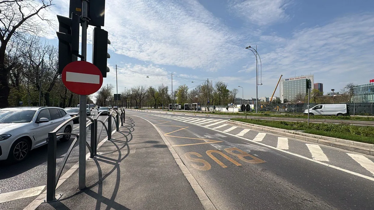 Banda unică pentru autobuze, pe Mihai I: Stații relocate, haos în București