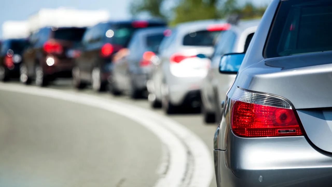 CNAIR: Restricții de circulație pentru camioane în perioada Paștelui 2026 Restricții de circulație pentru vehiculele de transport marfă cu masa totală maximă autorizată mai mare de 7,5 tone vor fi impuse în perioada minivacanței de Paște, în intervalul 9-13 aprilie 2026