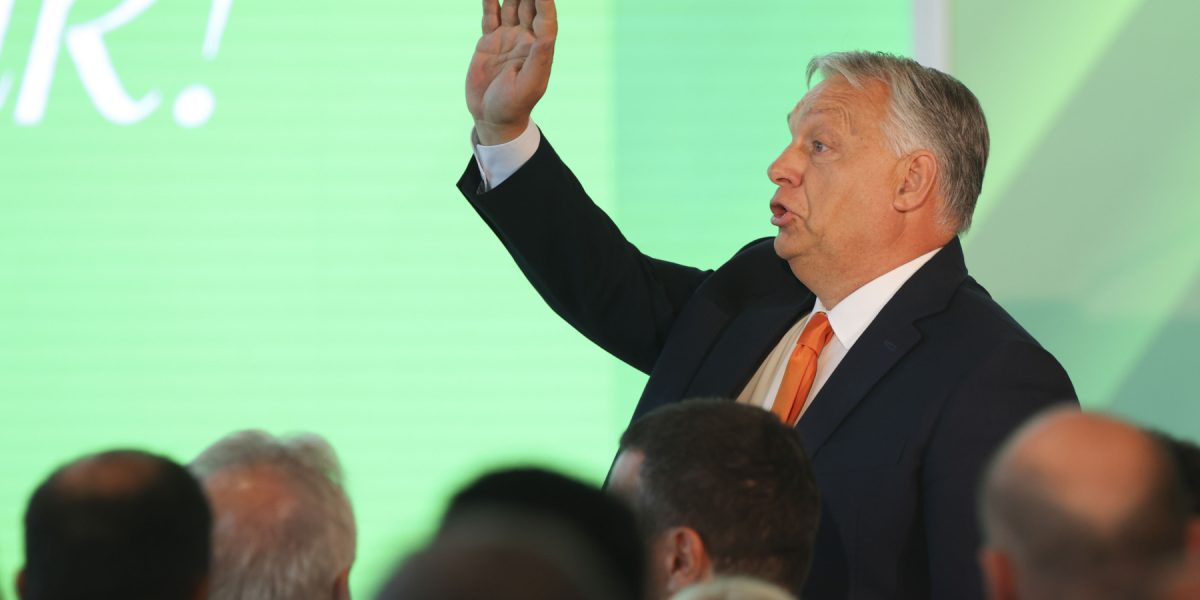 Europa aplaudă: Orban, debarcat. Macron și șefa CE, reacții după votul din Ungaria