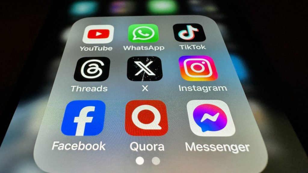 Mass. social media ban for children under 14 proposed by House – NBC Boston