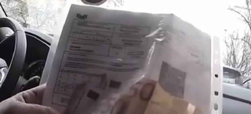 Mită în București: O tânăra a vrut să scape de amenda, dar a dat de belea