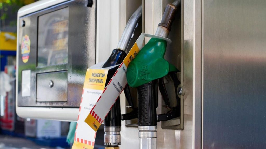 Prețurile carburanților vor rămâne ridicate, avertizează ministrul Energiei Prețurile la carburanți vor continua să fie ridicate, chiar dacă există anumite măsuri de atenuare, a declarat ministrul Energiei