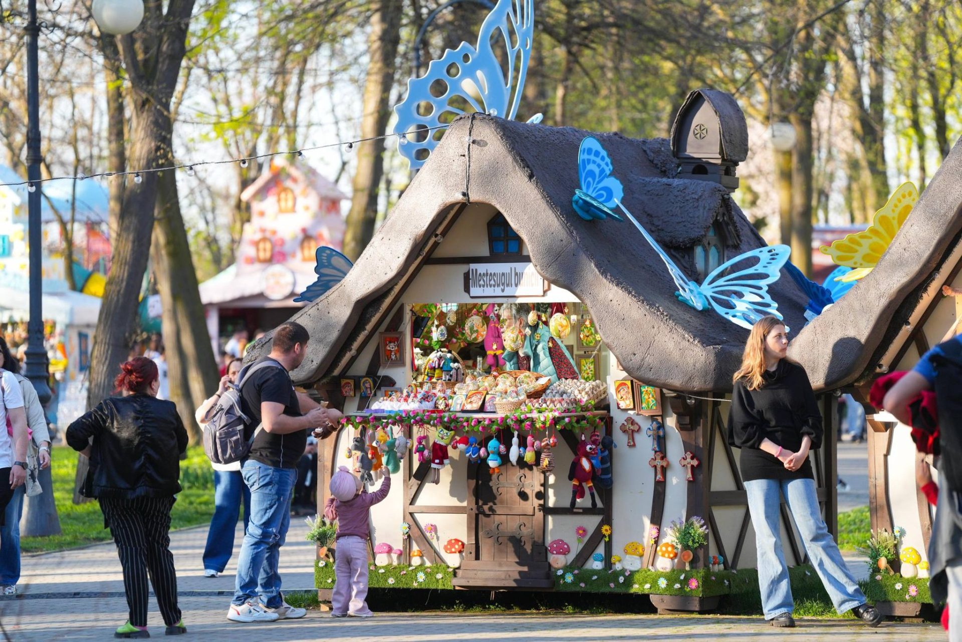 Târgurile de Paște din 2026 din România propun o varietate de experiențe pentru vizitatori, de la spectacole impresionante la atmosferă relaxată, de la tradiție autentică la evenimente pline de activitate