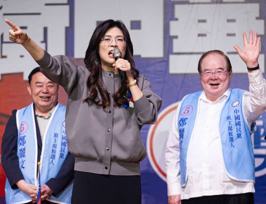 Șefa opoziției din Taiwan, Cheng Li-wun, a vizitat China, miercuri, angajându-se să urmeze exemplul fondatorului partidului său, Sun Yat-sen, și să caute o reconciliere cu Beijingul