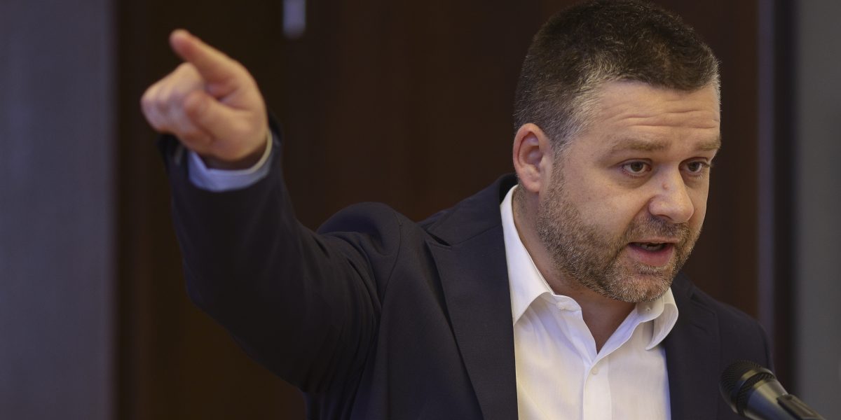 Sute de angajați ai Primăriei Capitalei concediați în urma votului din Consiliul General