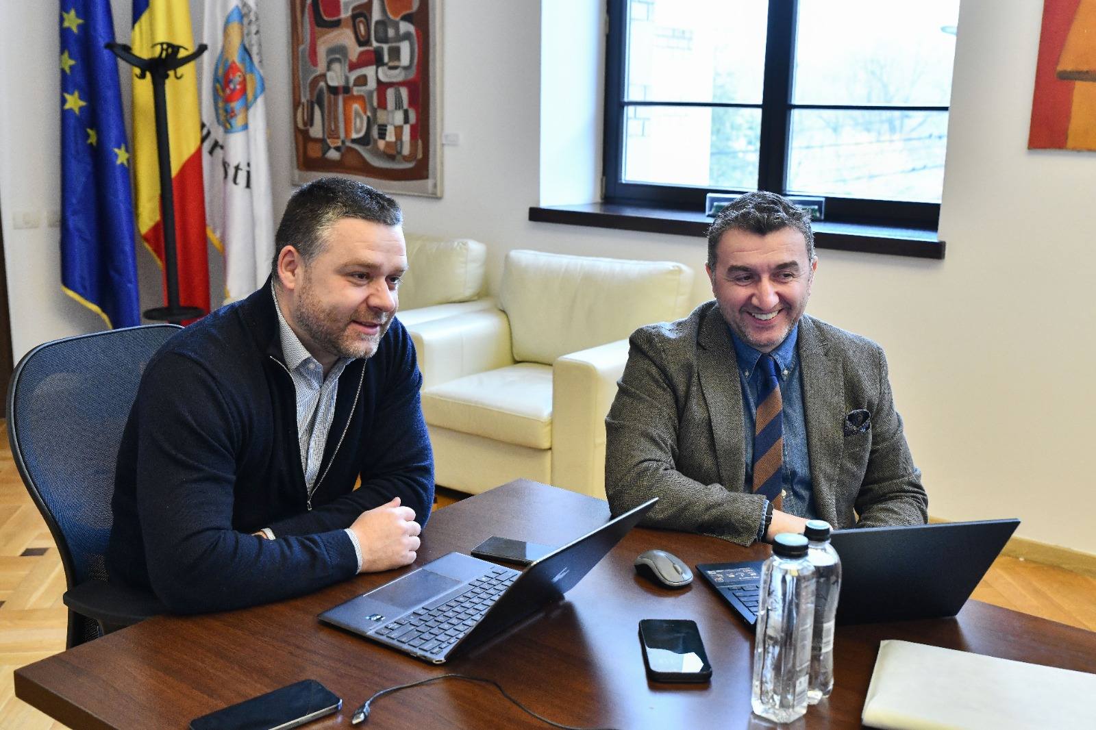 Primarii sectoarelor din București, o încercare de coordonare pentru dezvoltarea infrastructurii urbane Într-o serie de întâlniri care au dat reprezentației politice locale o perspectivă clară asupra planurilor și proiectelor prioritare, Ciprian Ciu cu, primarul general al Capitalei, a încheiat săptămâna cu o discuție importantă cu Paul Moldovan, primarul interimar al Sectorului 6