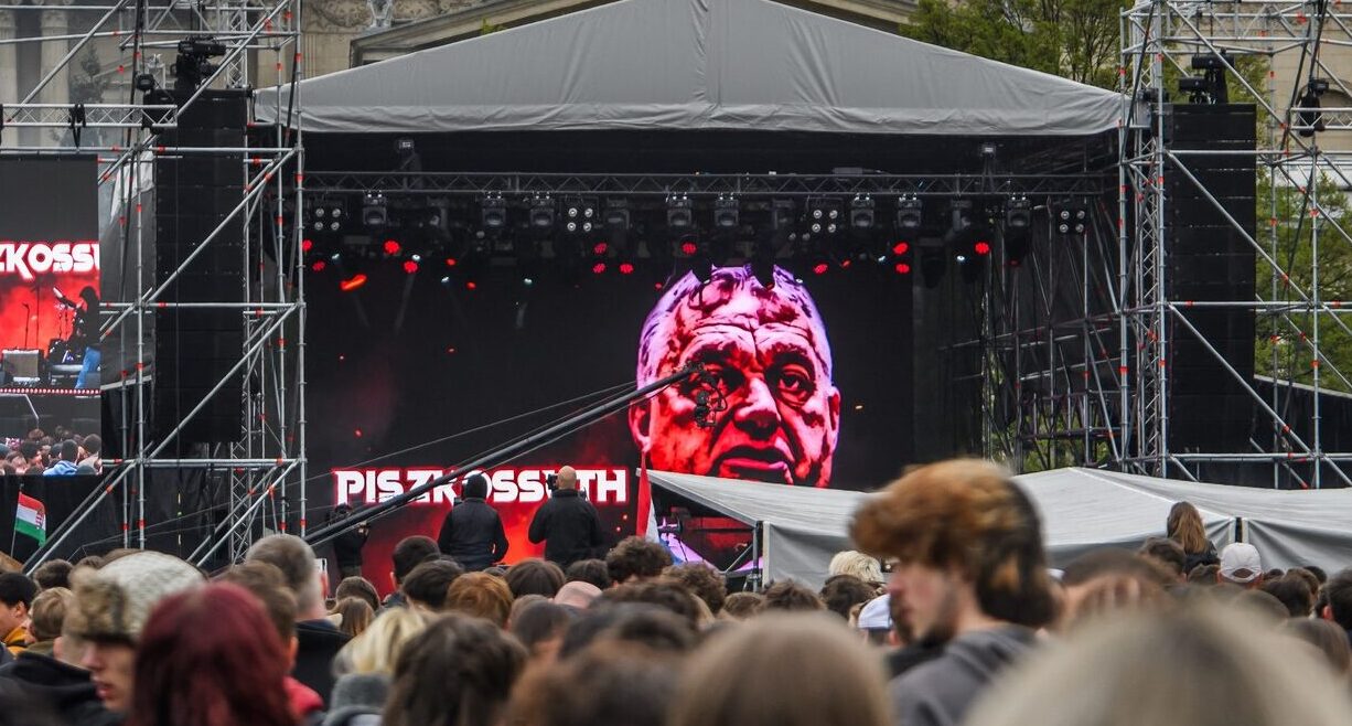 Lebedele negre zguduie alegerile din Ungaria