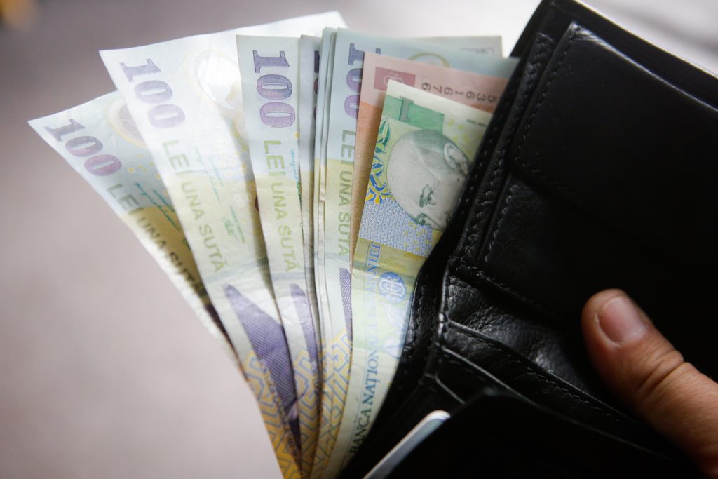 FMI taie din avansul economic al României: Prognoze sub 1% în acest an