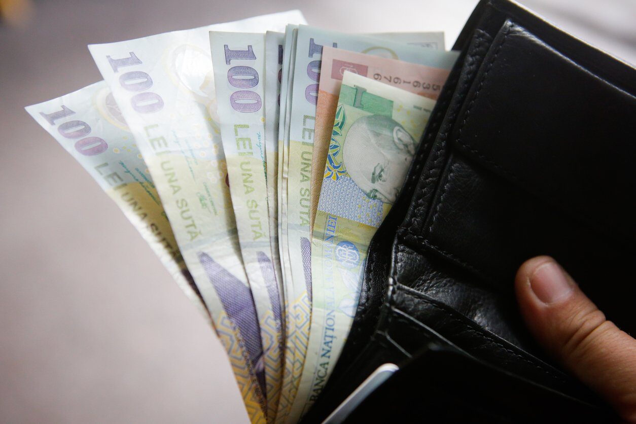 FMI taie din avansul economic al României: Prognoze sub 1% în acest an